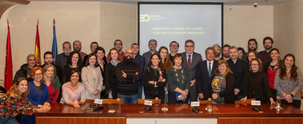 Foto de familia reunión final de IBERIFIER