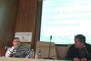 Juan José Ruiz (CEFIRE-CTEM) i José Ramón Bertomeu (director de l'IHMC). dissenyats per a treballar les MACs com a controvèrsia sòcio-científica