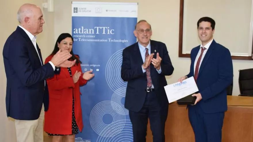 Jorge Parra recibiendo el Premio AtlanTTic en 2024