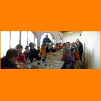 010panogrupocomiendo2.jpg