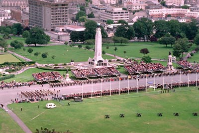 parade2.jpg (49498 bytes)