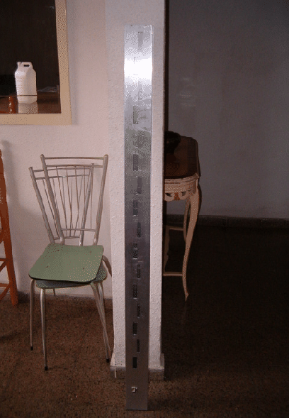 \includegraphics[width=9cm, height=13cm]{/root/DocusLatex/antena3.ps}