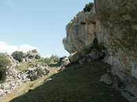 Karst exhumado en cantil