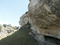 Karst exhumado en cantil