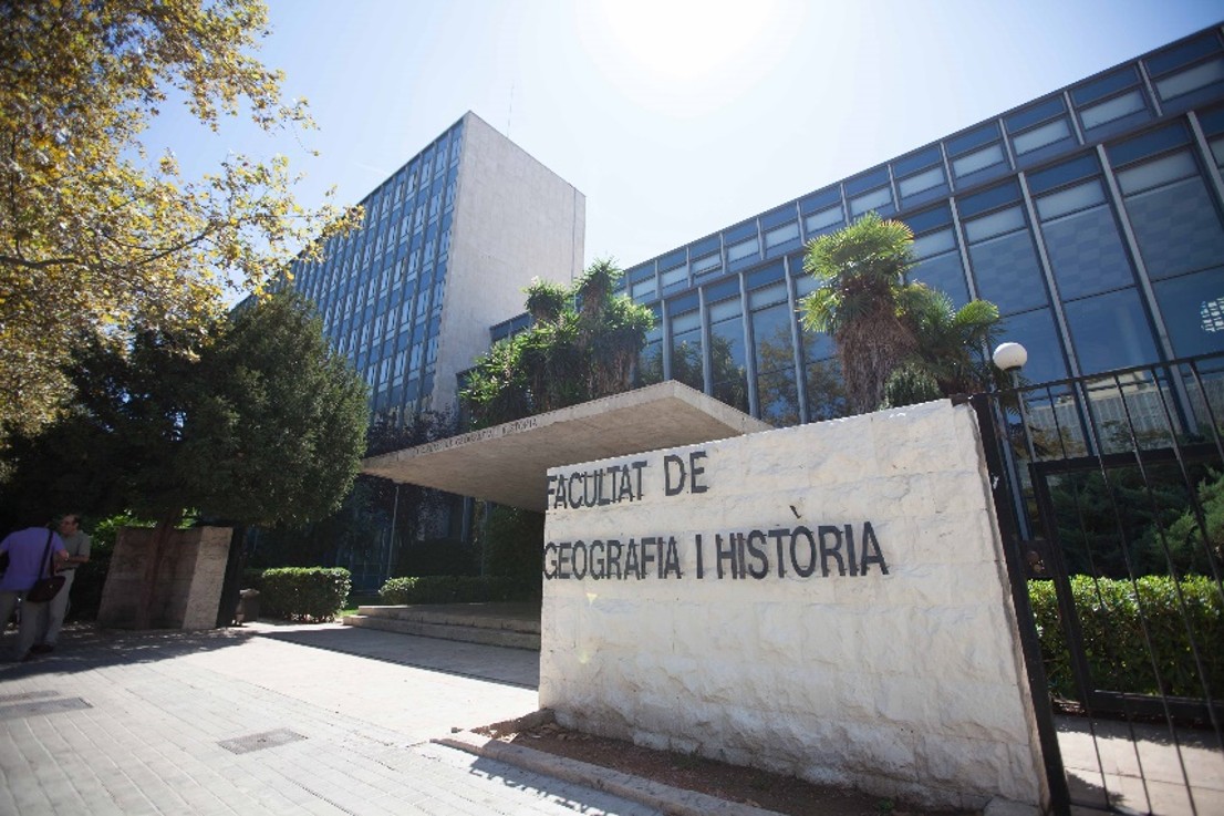 Fachada de la Facultad de Geografía e Historia de la UV