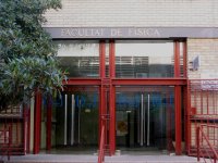 Fachada entrada a fac. físicas