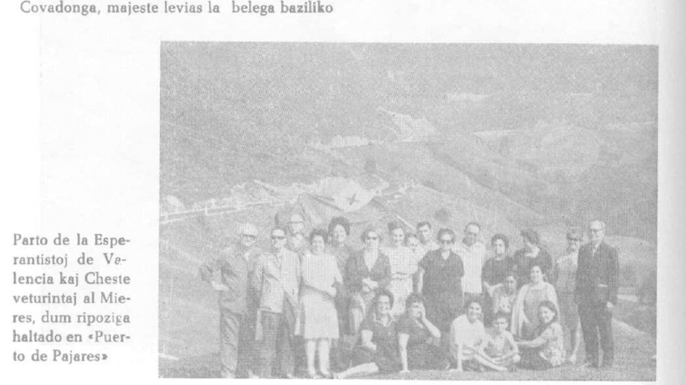Grupfoto de esperantistoj el Valencio kaj Ĉeste en Puerto de Pajares, 1970