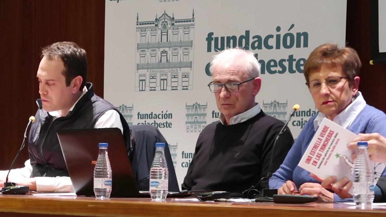 Mesa de la presentación del libro en la Fundación cajacheste