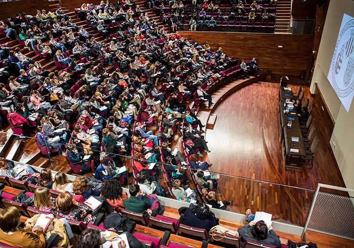 La Jornada d’Informació per a Orientadors té lloc a l’Aula Magna de la Facultat de Medicina i Odontologia.