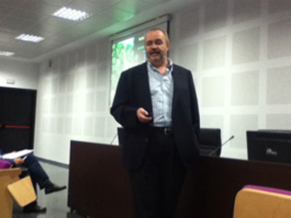 Conferencia titulada: “Papel del receptor cannabinoide CB2 en refuerzo y motivación por el consumo de alcohol y nicotina”