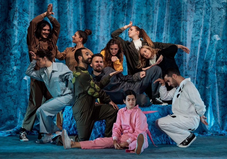 Els actors i actrius, en una de les representacions.