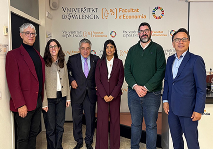 La doctoranda, sus directors y el tribunal