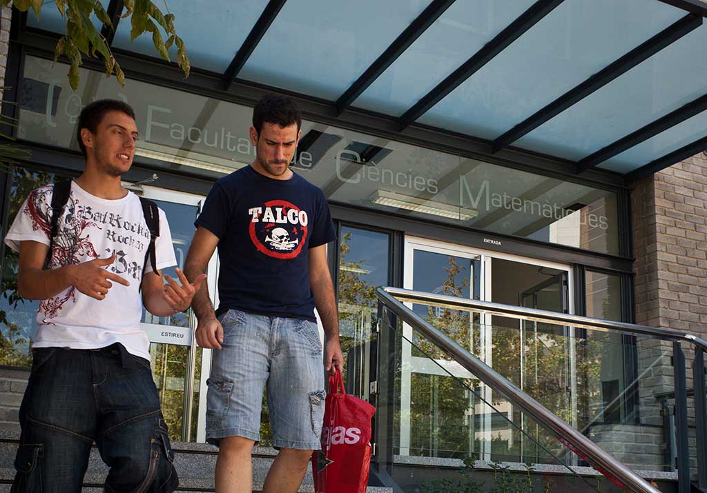 Façana de la Facultat de Matemàtiques.