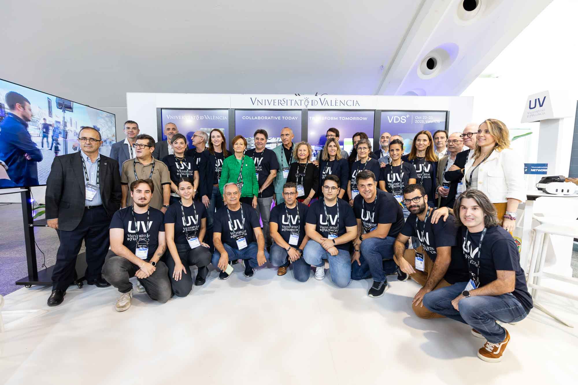 integrants UV al estand