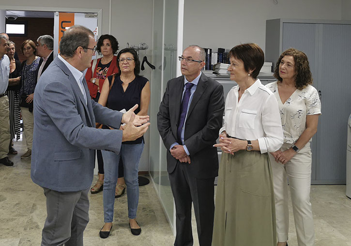 El Consejo de Dirección de la Universitat visita la Facultad de Economía
