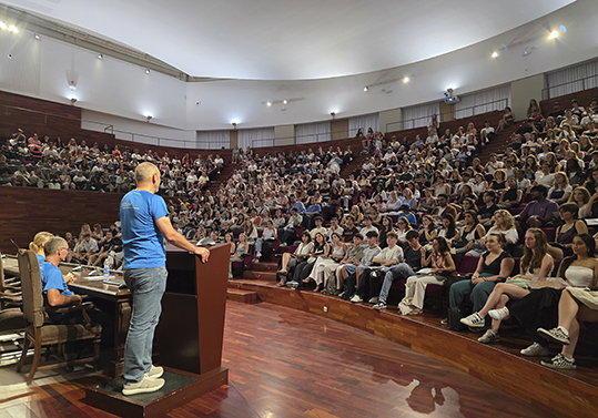 Un moment de la benvinguda a l'estudiantat Erasmus