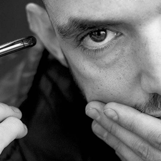 Detall de la portada del llibre, mitja cara d'un home