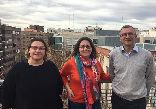 Esta imagen muestra a Almudena Navas, Alicia Ros y Fernando Marhuenda