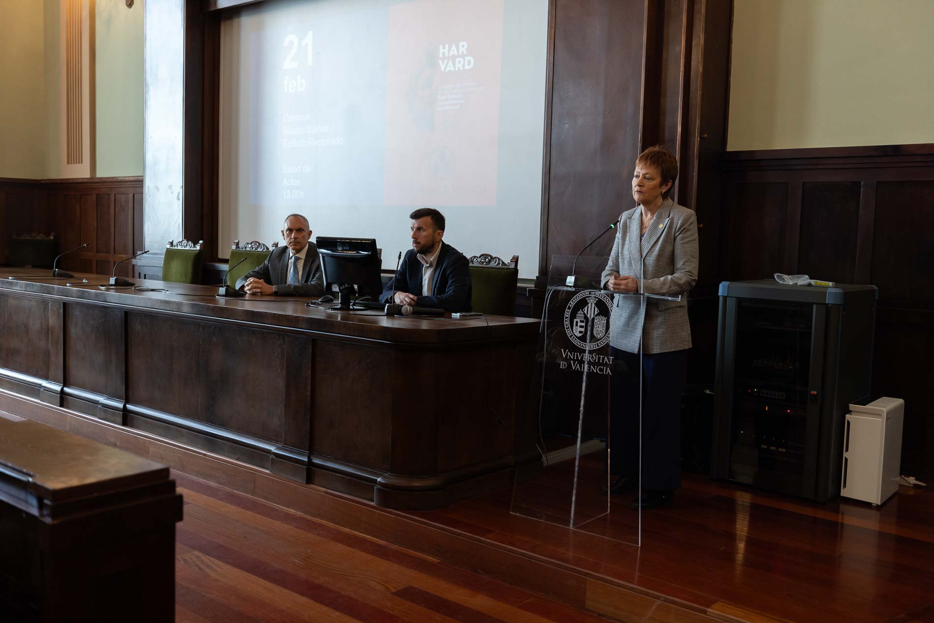 La Universidad presenta las becas y ayudas del Real Colegio Complutense de Harvard