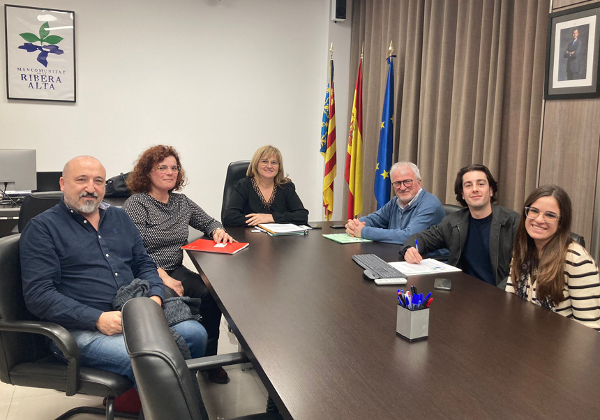Group photo during the meeting