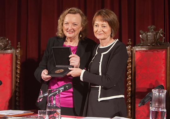 Medal Carme Valls-Llobet