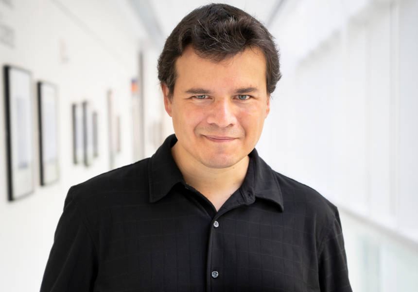 El científico valenciano Pablo Jarillo-Herrero, en el MIT. FOTO: L. Barry Hetherington.