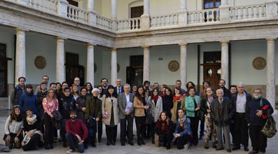 Els col·lectius i el jurat d'Emergents, al Claustre de La Nau.
