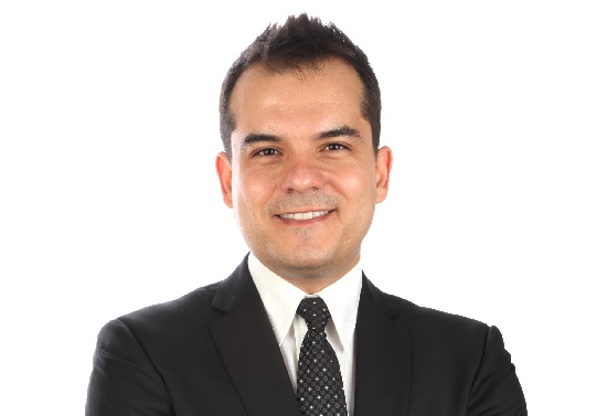 Esta imagen muestra a Antonio Doñas