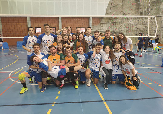 Equips de la Universitat guanyadors del broze en volei i escacs