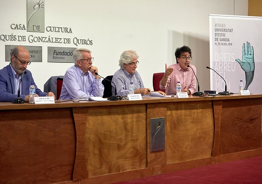 Los miembros de la mesa redonda sobre educación en Gandia.