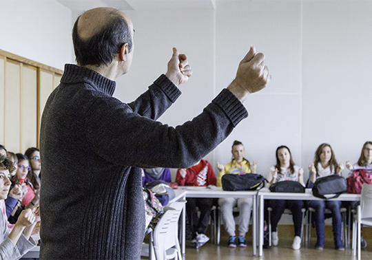 Imagen genérica profesor universidad