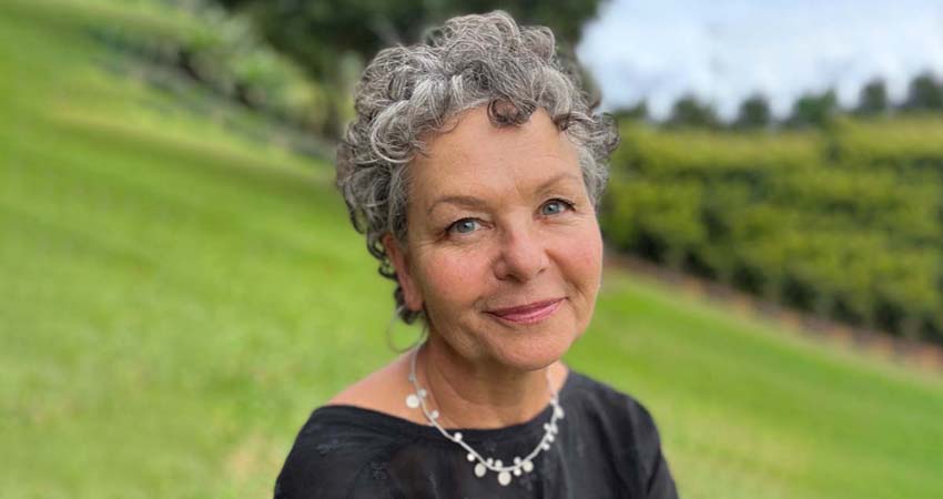 Photo of Elizabeth Rosner