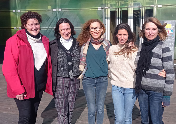 Adela García, Rosa Isusi, Rocío Poveda, Sara Sánchez, Mónica García.