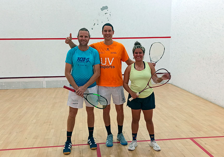 Miembros del equipo de squash