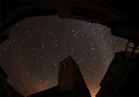 Imatge del cel des del centre d'Aras de los Olmos.
