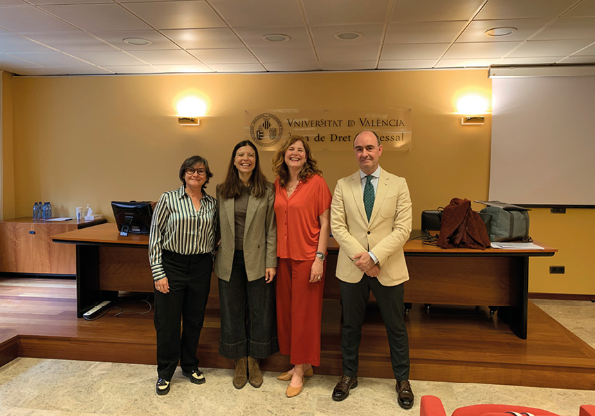 Nuria Barona i membres del tribunal