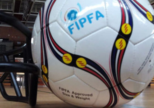 El diámetro de la pelota es el triple que una pelota de fútbol convencional.