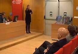 Els estudiants es posen en la pell de persones amb discapacitat