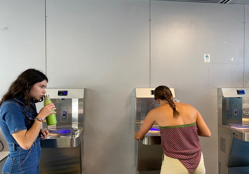 La ETSE-UV elimina el plástico de su campus y promociona el uso de fuentes de agua potable