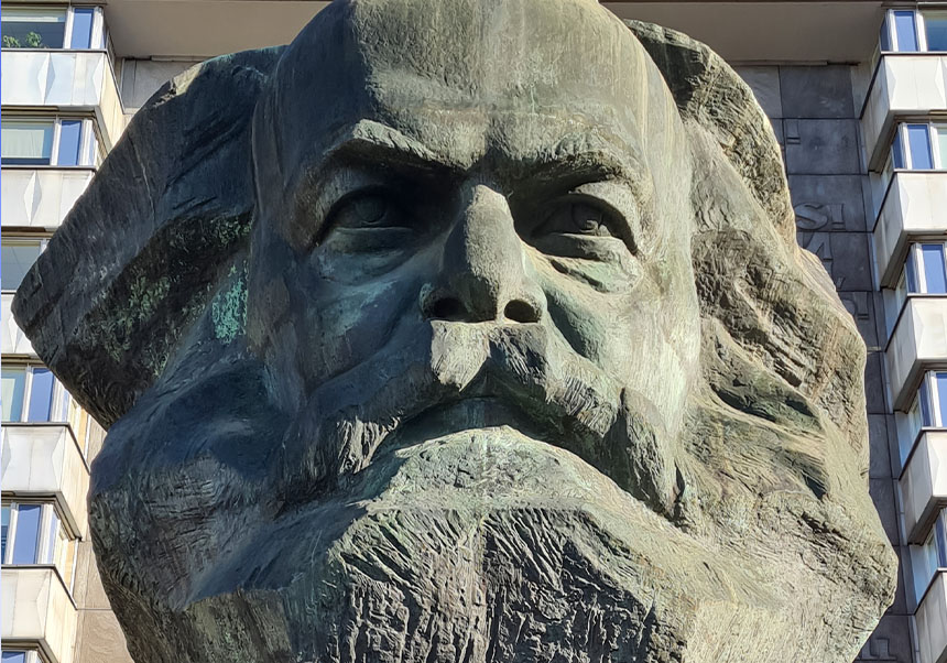 Karl Marx en una pared con grafitis