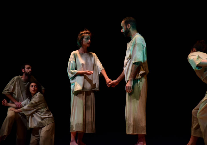Una escena de la obra 'Escolta'm', interpretada por ASSAIG-Grup de Teatre de la Universitat de València.
