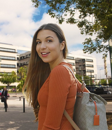 Estudiant en el Campus de Burjassot
