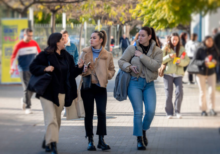 Estudiantes al Campus dels Tarongers de la Universitat de València. Foto d'arxiu