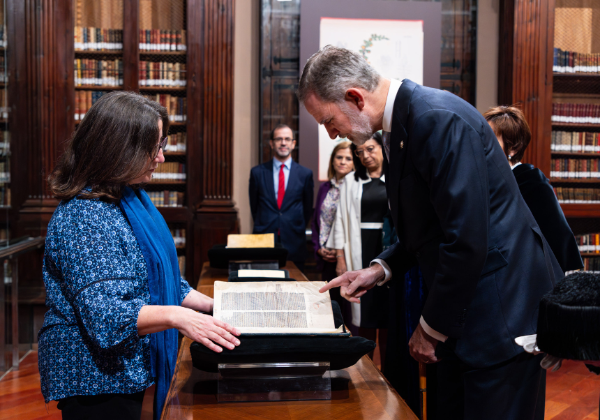 Directora Bibhlioteca Històrica reb al rei