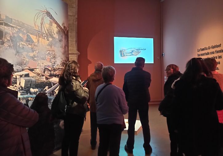 AlumniUV visita la exposición 