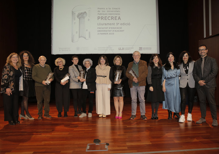 Premiats i autoritats, durant l'acte.