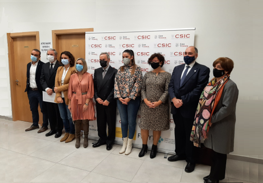 Foto dels assistents a l'acte del 25 aniversari del CIDE aquest matí a la Casa de la Ciència del CSIC a València