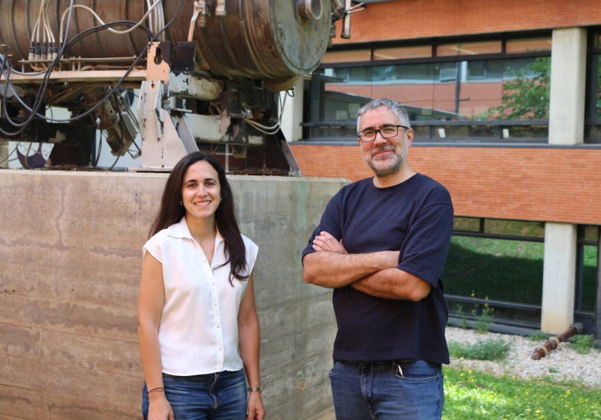 Els investigadors de l'IFIC (CSIC-UV) Cristina Castro i Carlos Mariñas.
