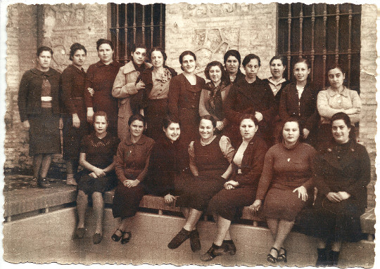Imatge de la coberta del llibre. Dones en la Presó Provincial de Dones de València, entre finals de 1939 i juliol de 1941 (Arxiu personal Esther G.)