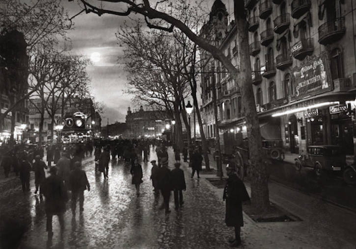 Adolfo ZERKOWITZ: Rambla de Canaletas a boqueta nit. Cinema Capitol. Barcelona, 1928. Arxiu Adolfo Zerkowitz.